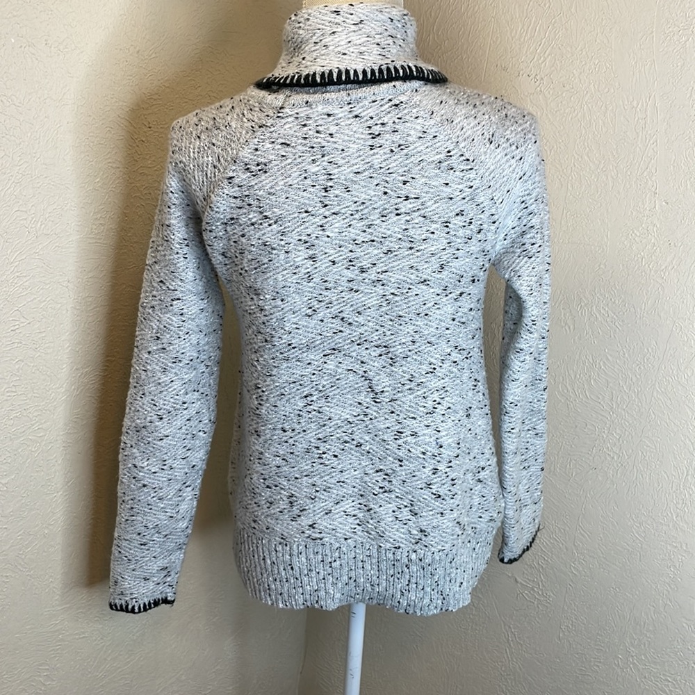 Cable & Gage Turtle Neck Sweater - Picture 4 of 9